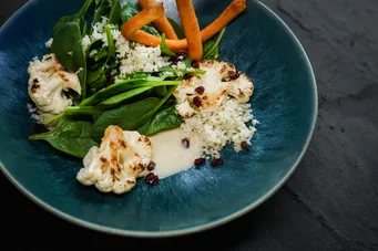 Partyservice mit individuellen Extras schön angerichtete Speise - Catering Goldjunge Köln